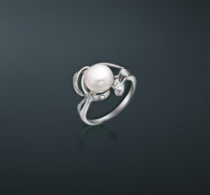 Серебряное кольцо с жемчугом фианиты к-211011: белый пресноводный жемчуг, серебро 925°